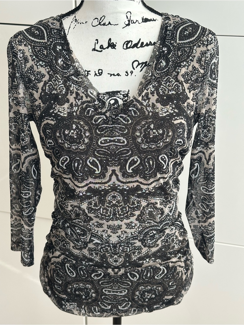 🩵INC International Concepts Black & Cream Paisley V-Neck Blouse Fits like a “M”.